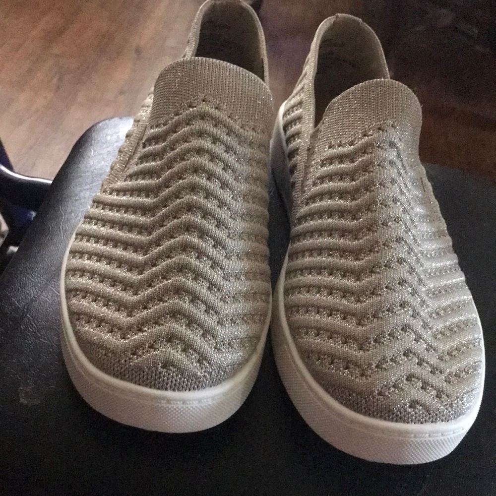 Shoes! NWOT 9.5 Gold sparkling